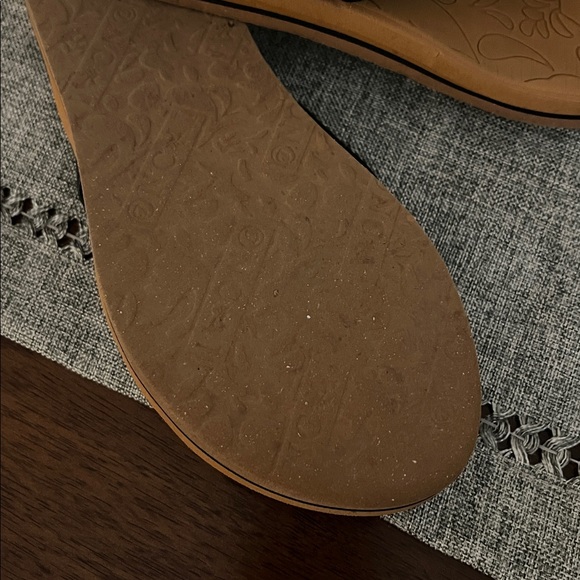 Elegant Black and Tan Women's Sandals - Picture 3 of 4